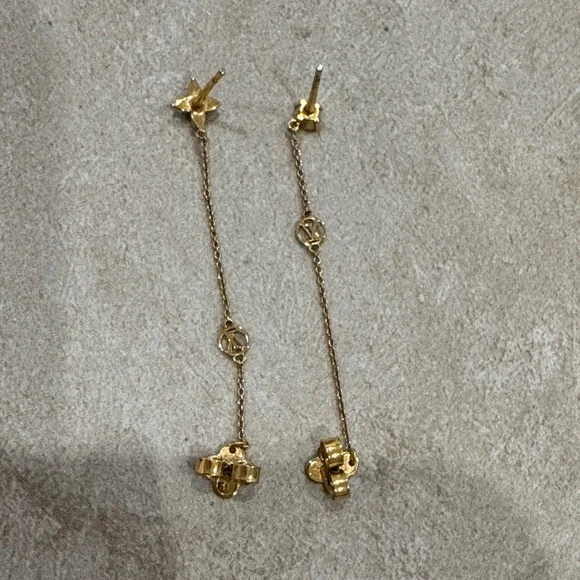Louis Vuitton Petit Louis Earrings - Picture 3 of 11
